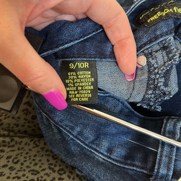 Rue 21 skinny dark wash mid rise jegging freedom flex size 9/10R - Picture 3 of 5